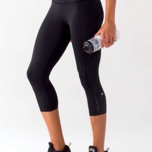 Lululemon Athletica Black Cropped Leggings Fast and Free High Rise 23” no trim
